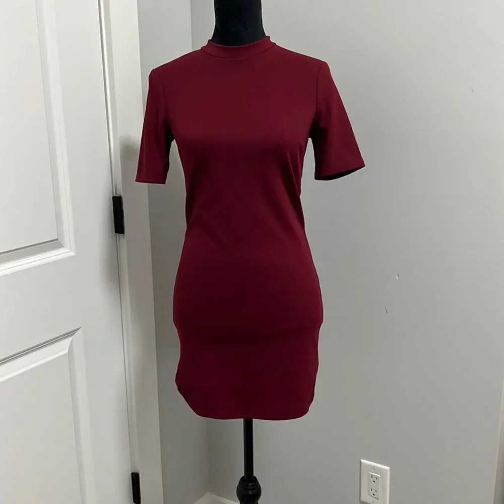 Forever 21 Women’s short sleeve mock burgundy mini dress size Small